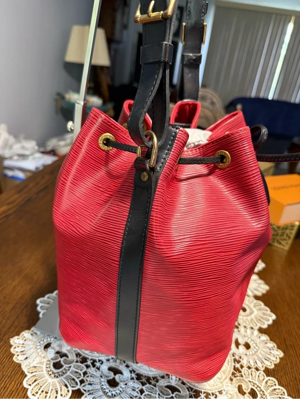 Louis Vuitton Noe PM Red and Black Epi Drawstring Bucket Bag - Picture 2 of 12